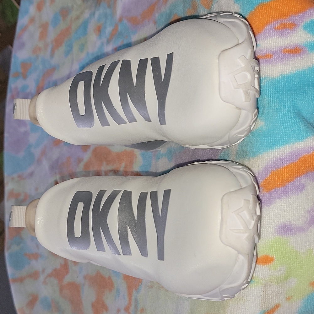 DKNY Women's Size 8.5 Kari-slip on white & silver sneakers - Picture 4 of 12